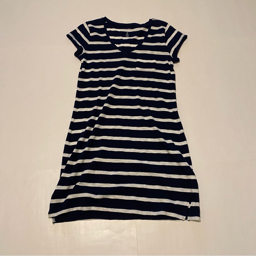 ⭐️Gap blue & white stripe top size extra small